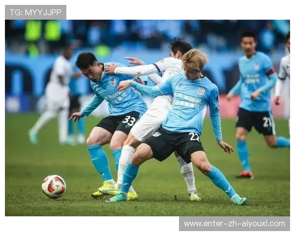 大连英博王禹边路策动射门——足球场上的精彩瞬间